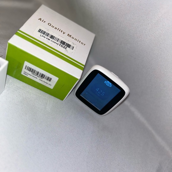 CO2 air quality monitor, pollution and ventilation meter, sensor that tests and - Picture 2 of 5